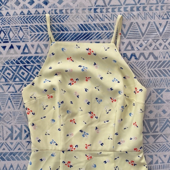 🌟HOST PICK!🌟 French Connection Pale Yellow Floral Dress - Picture 4 of 11